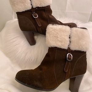 Women’s Ugg Boots Size 9 Brown - Like New